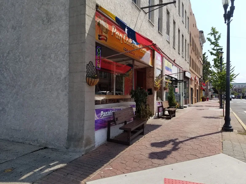 Pan Caliente Bakery