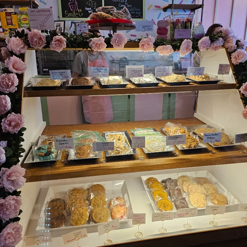 Laura's Cakes And More LLC
