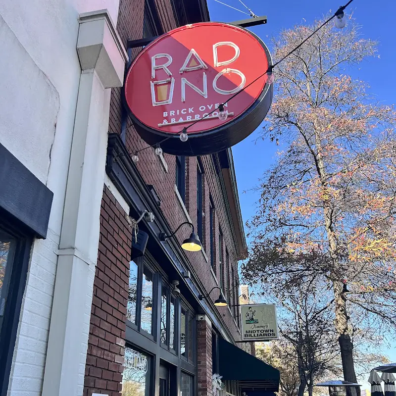Raduno | Brick Oven & Barroom