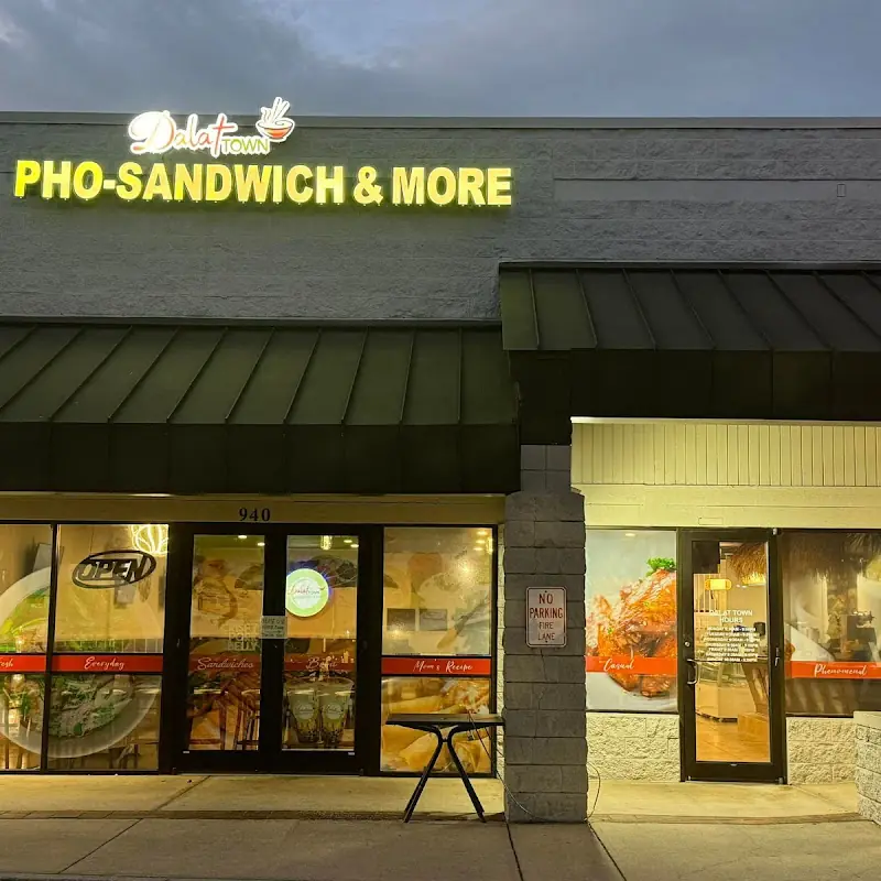 Dalat Town PHO - SANDWICH & MORE