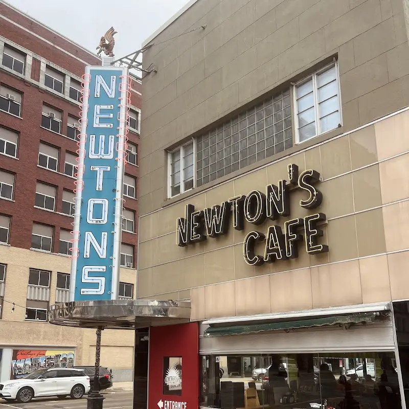 Newton's Paradise Cafe