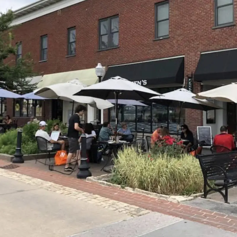 Green's Grill & Sushi Bar