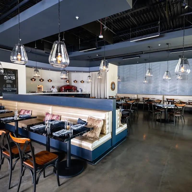 Tre Luna Bar and Kitchen