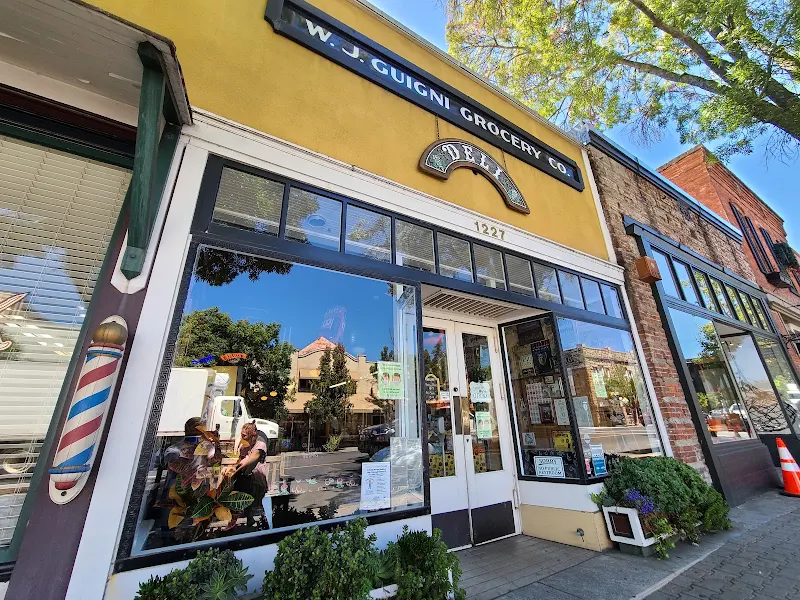 Guigni’s Deli