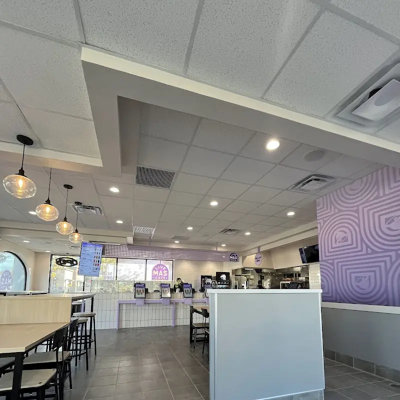 Taco Bell - Live Más Café