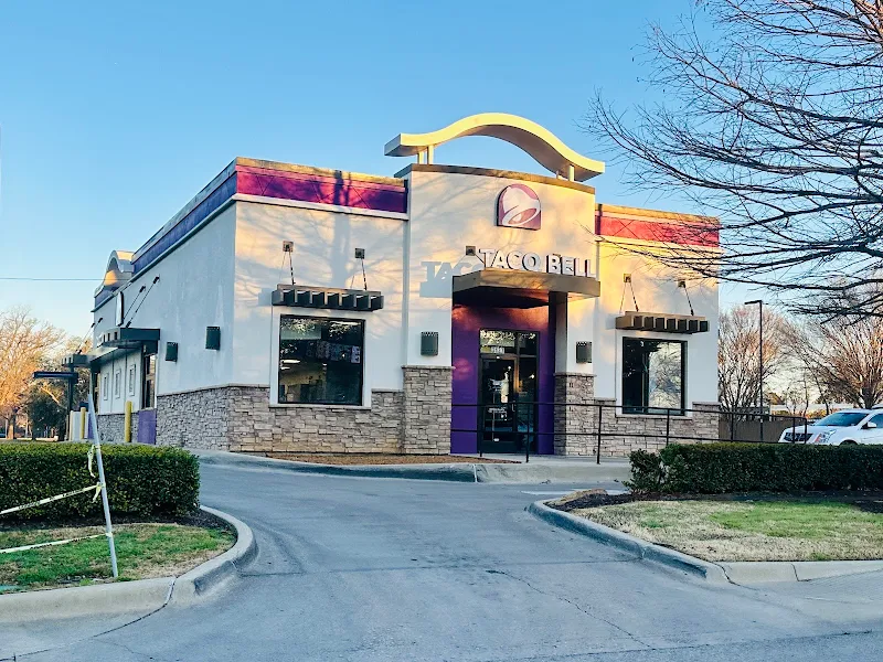 Taco Bell - Live Más Café