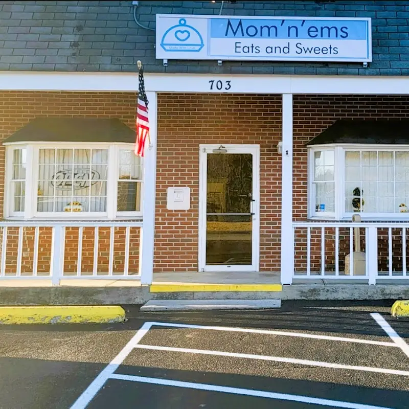 Mom'n'ems Eats and Sweets