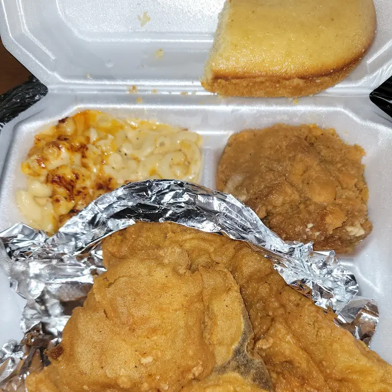 Catfish Sandwich w/ French Fries