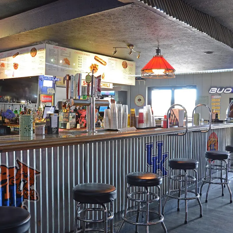 Algonquins Bar and Grill