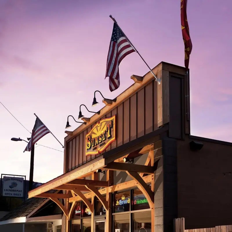 Sunset Chelan - Pizza, Bar & Grill