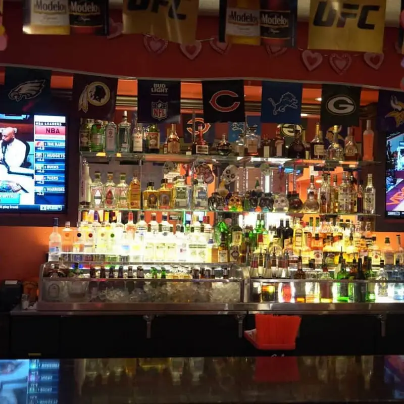 Yoya's Bar & Grill