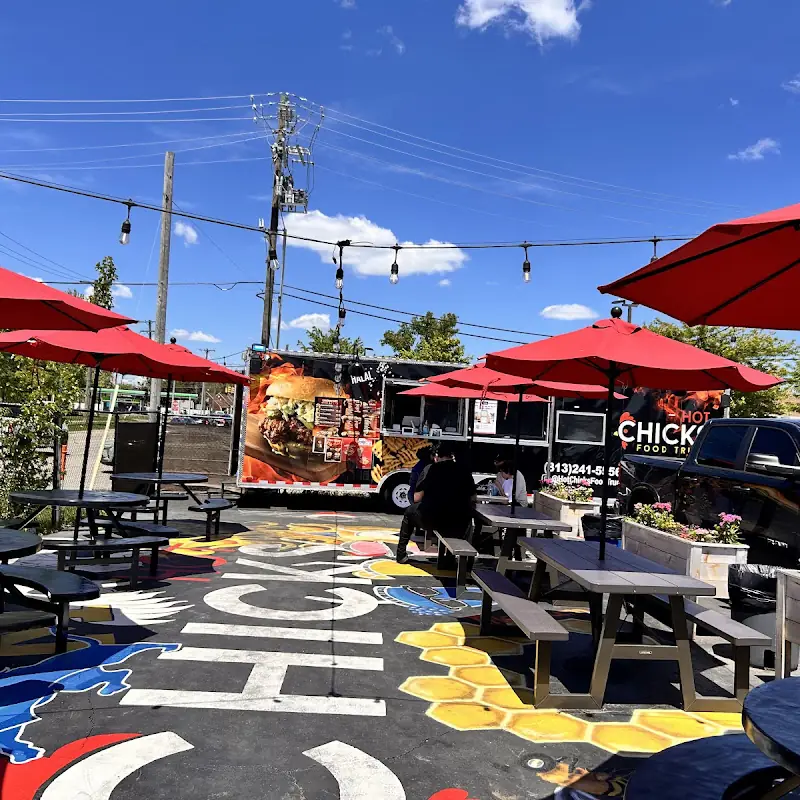 Hot Chicks Food Truck