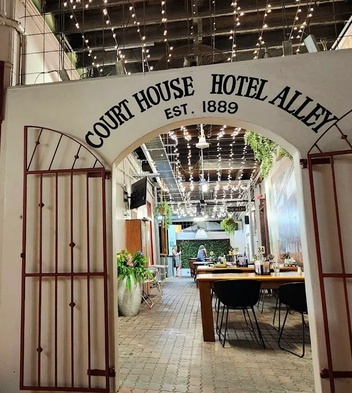 Courty Hotel