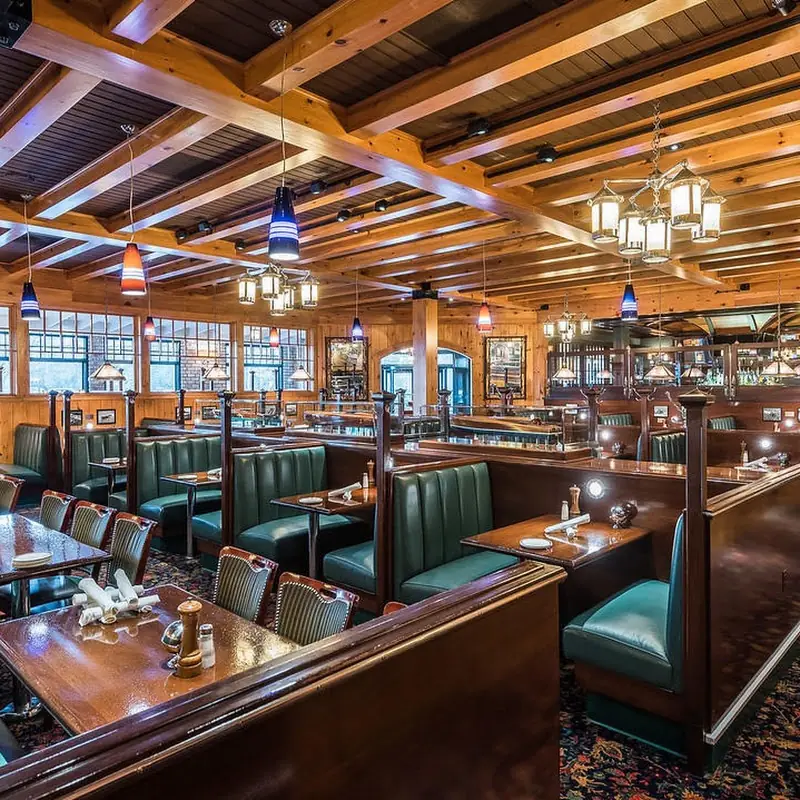 Artie's