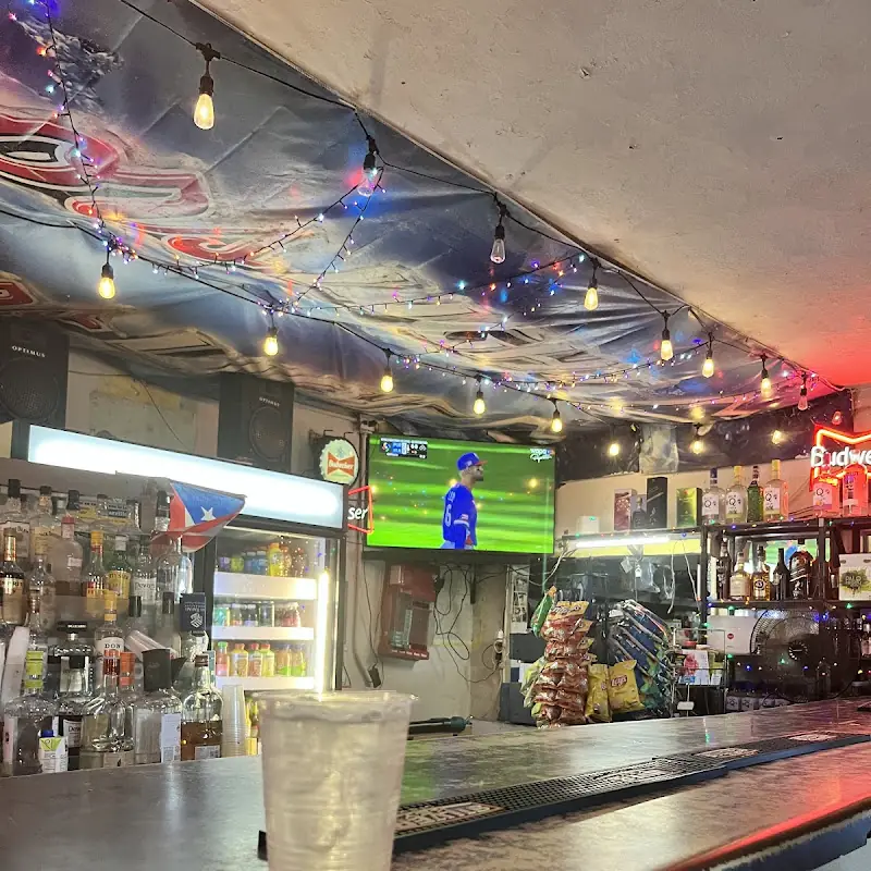The Slip (El Resbalón Barra y Restaurant)