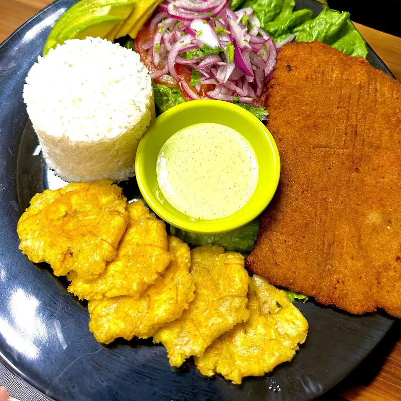Chicharrón de Pollo sin Hueso / Fried Boneless Chicken Chunks with Bones