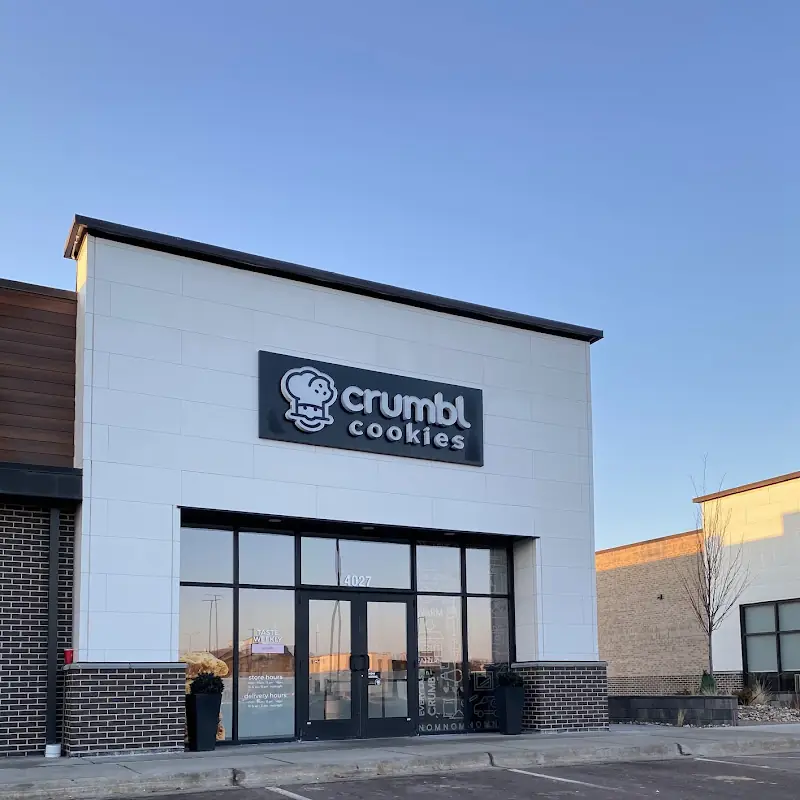 Crumbl – Cookies & Desserts