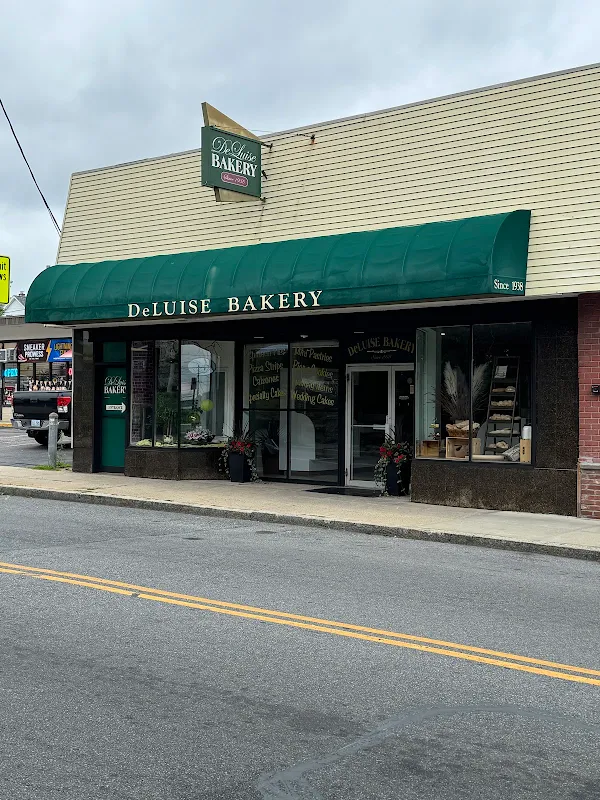 DeLuise Bakery