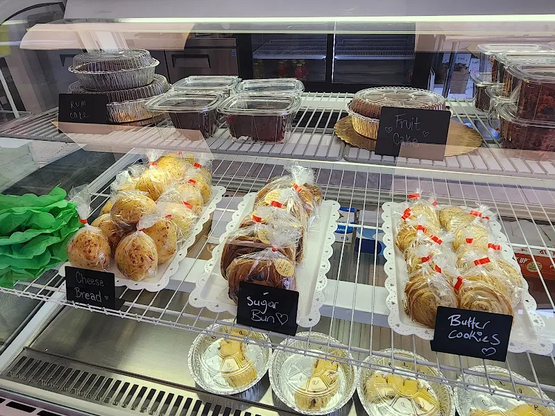 Flamingos Tropical Ice Cream and Bakery