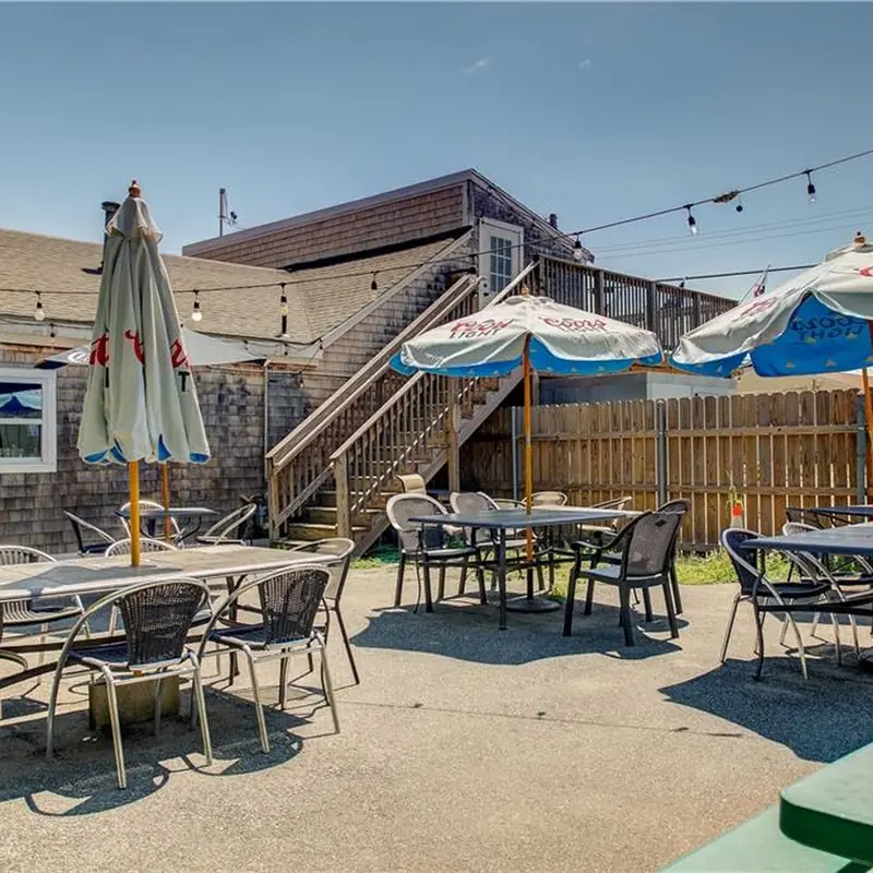 Schooners Bar & Beer Garden