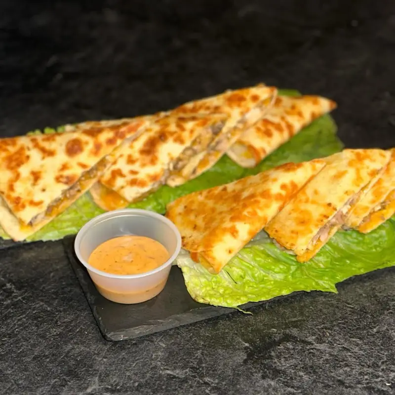 Wing basket dine in