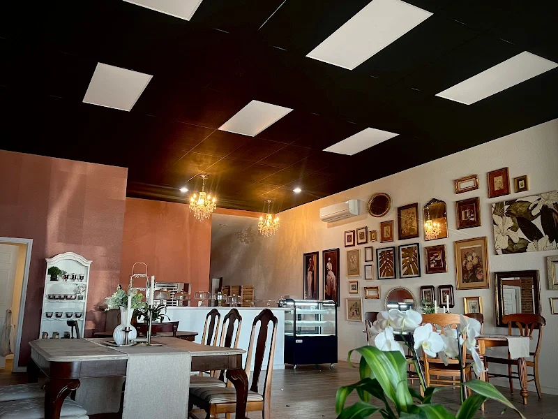 Dolci’s Cafe and Bakery
