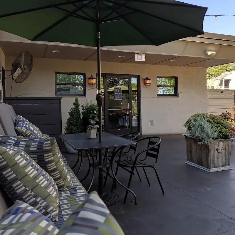 1618 West Seafood Grille