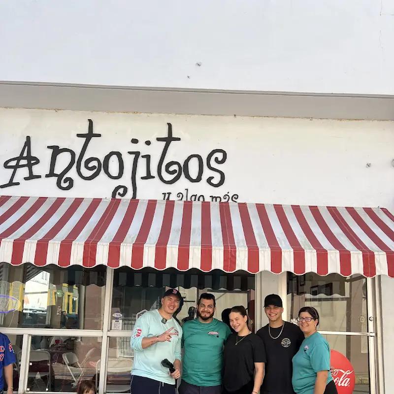 Antojitos y Algo Más