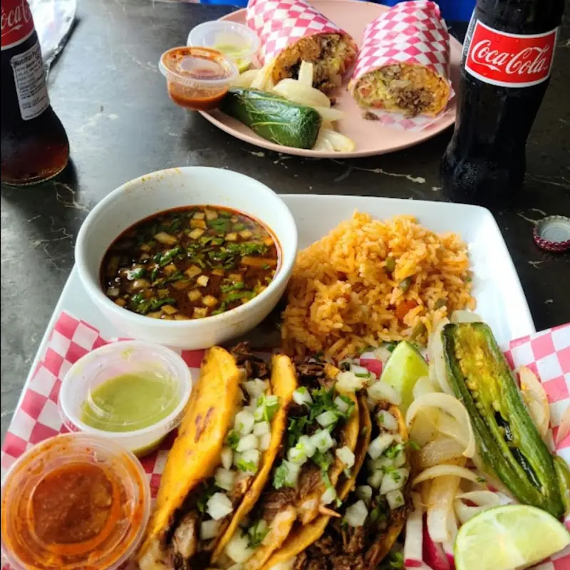 Taqueria El Calentanos y pollos asados.