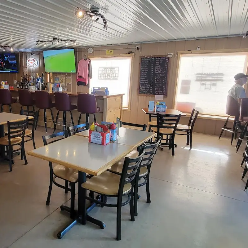 Holly's Bar and Grill