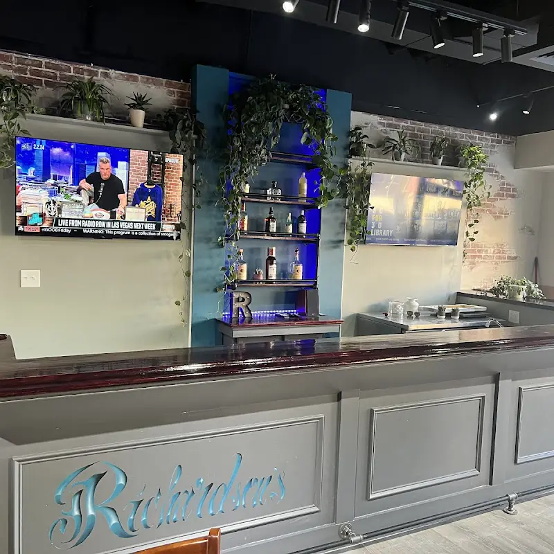 Richardson's Downtown Sports Bar and Grill