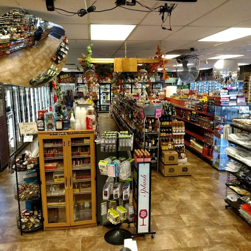 Maria's Liquor , Fine Wine & Pizza