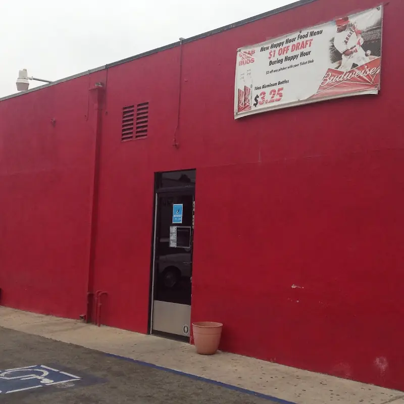 Henry's Bar and Grill
