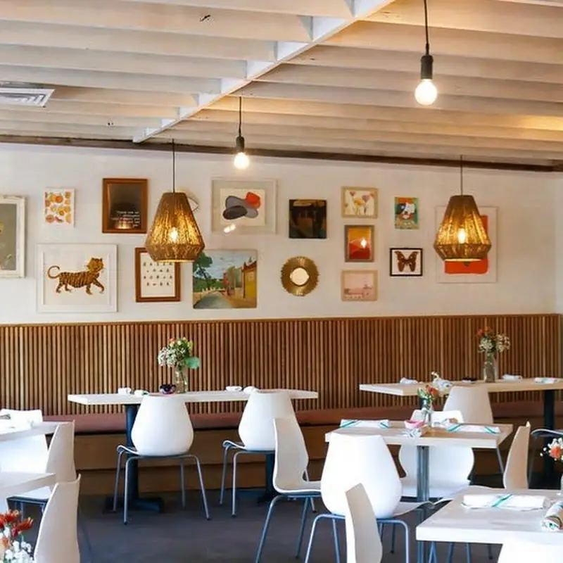 MJ'S café