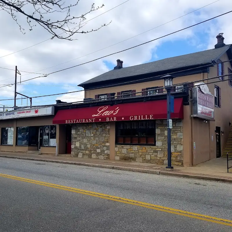 Lew's Seafood Takeout & 152 Public House