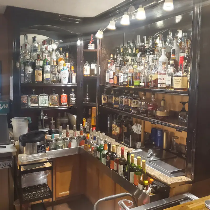 Vitor's Bistro & Sushi Bar