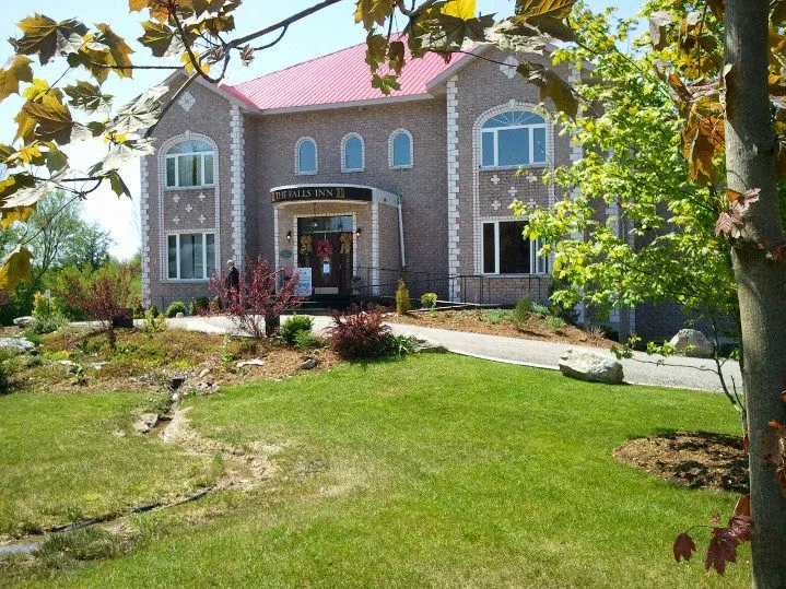 THE FALLS INN & SPA - Walters Falls