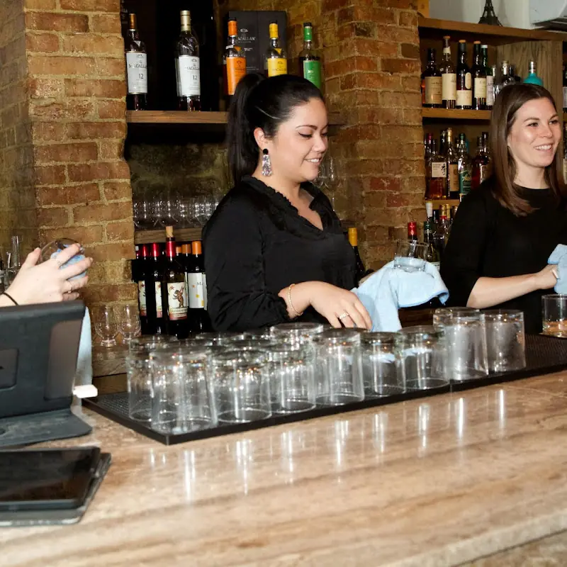 Novio's Bistro
