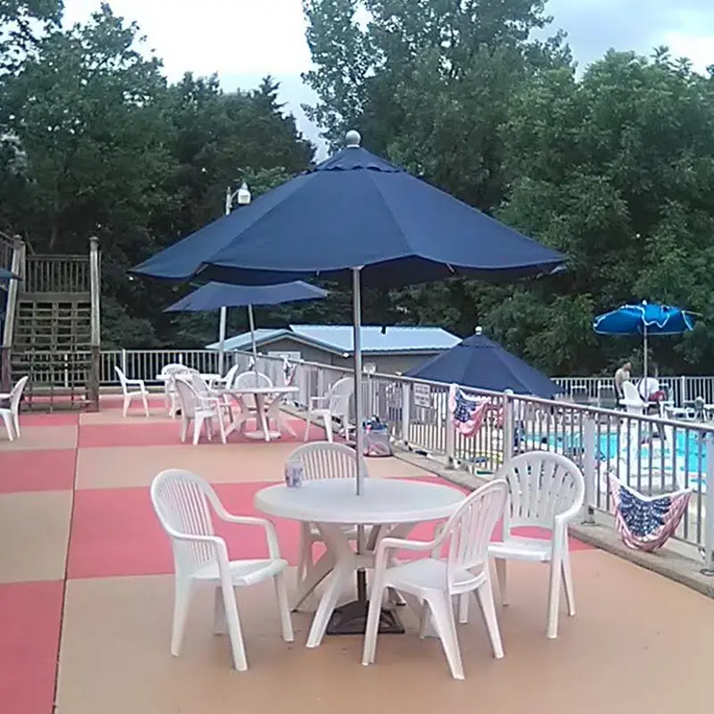Doe Valley Swim & Tennis Club / Lakeside Bar and Grill