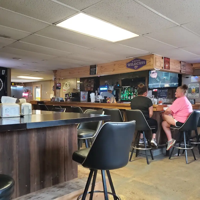 Lakeshore Tailgaters Bar & Grill