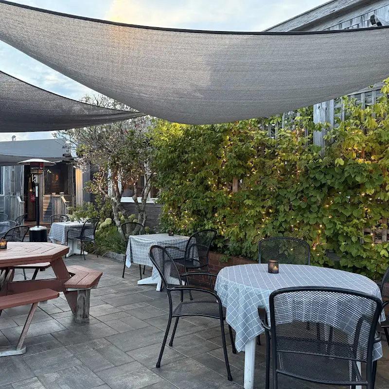 Van Rensselaer’s Restaurant and Raw Bar