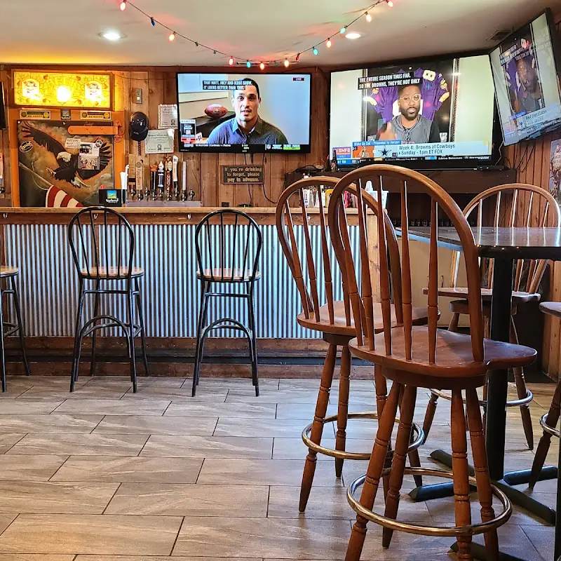 Klinkers Hometown Bar & Grill