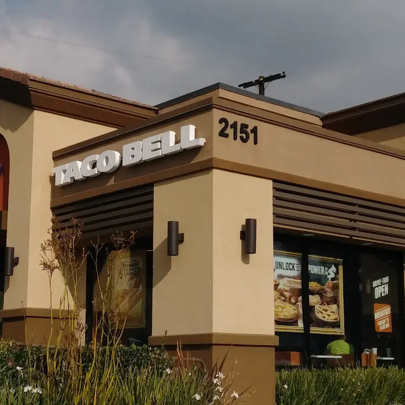 Taco Bell - Live Más Café