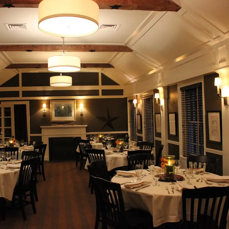 Scarlet Oak Tavern