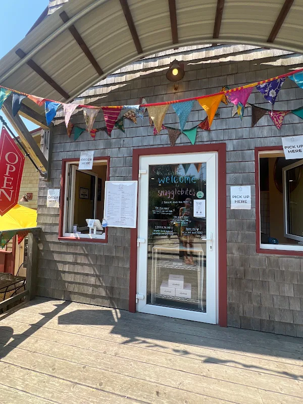 Snagglebites Café + Soft Serve at Frinklepod Farm