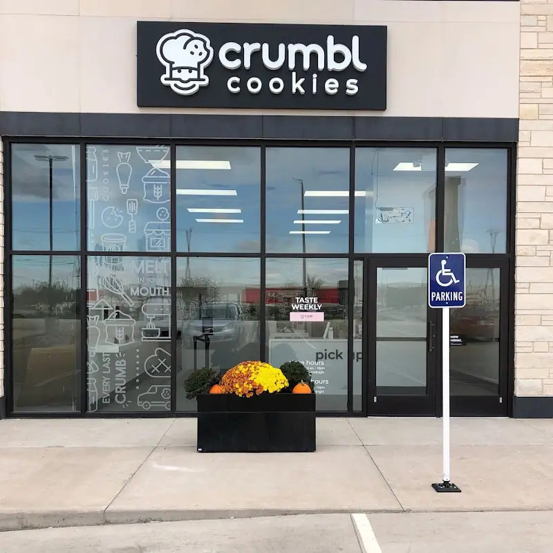 Crumbl – Cookies & Desserts
