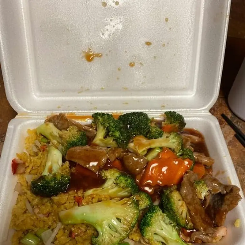 19. Roast Pork or Chicken Yat Gaw Mein