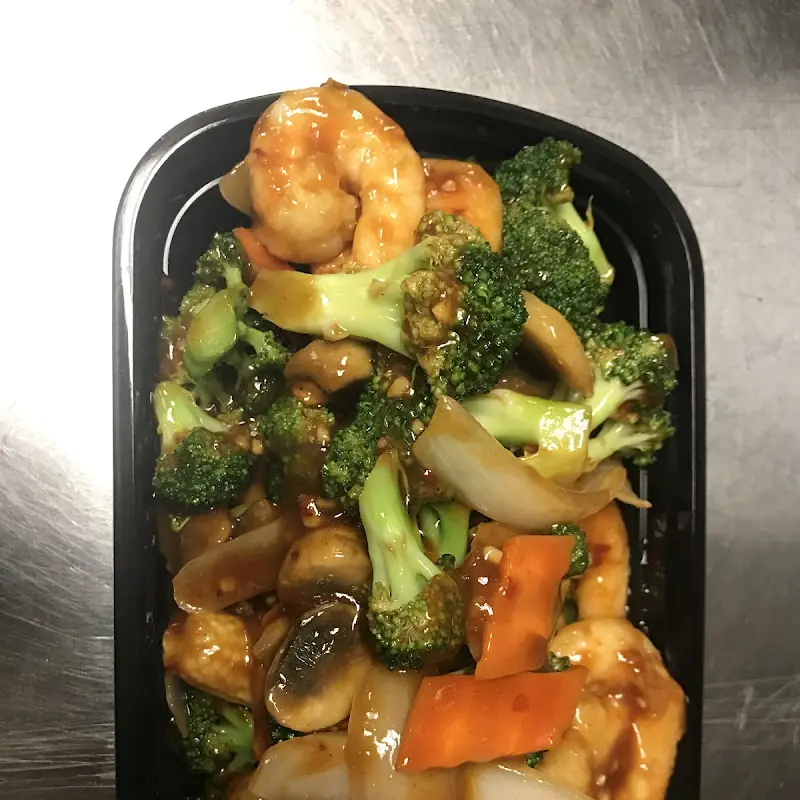 Steamed Chicken with Broccoli
