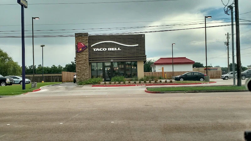 Taco Bell - Live Más Café