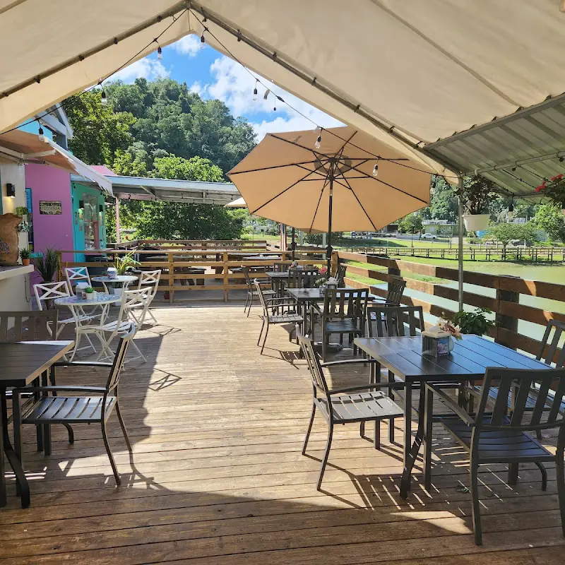 Tertulias Bistro-Café